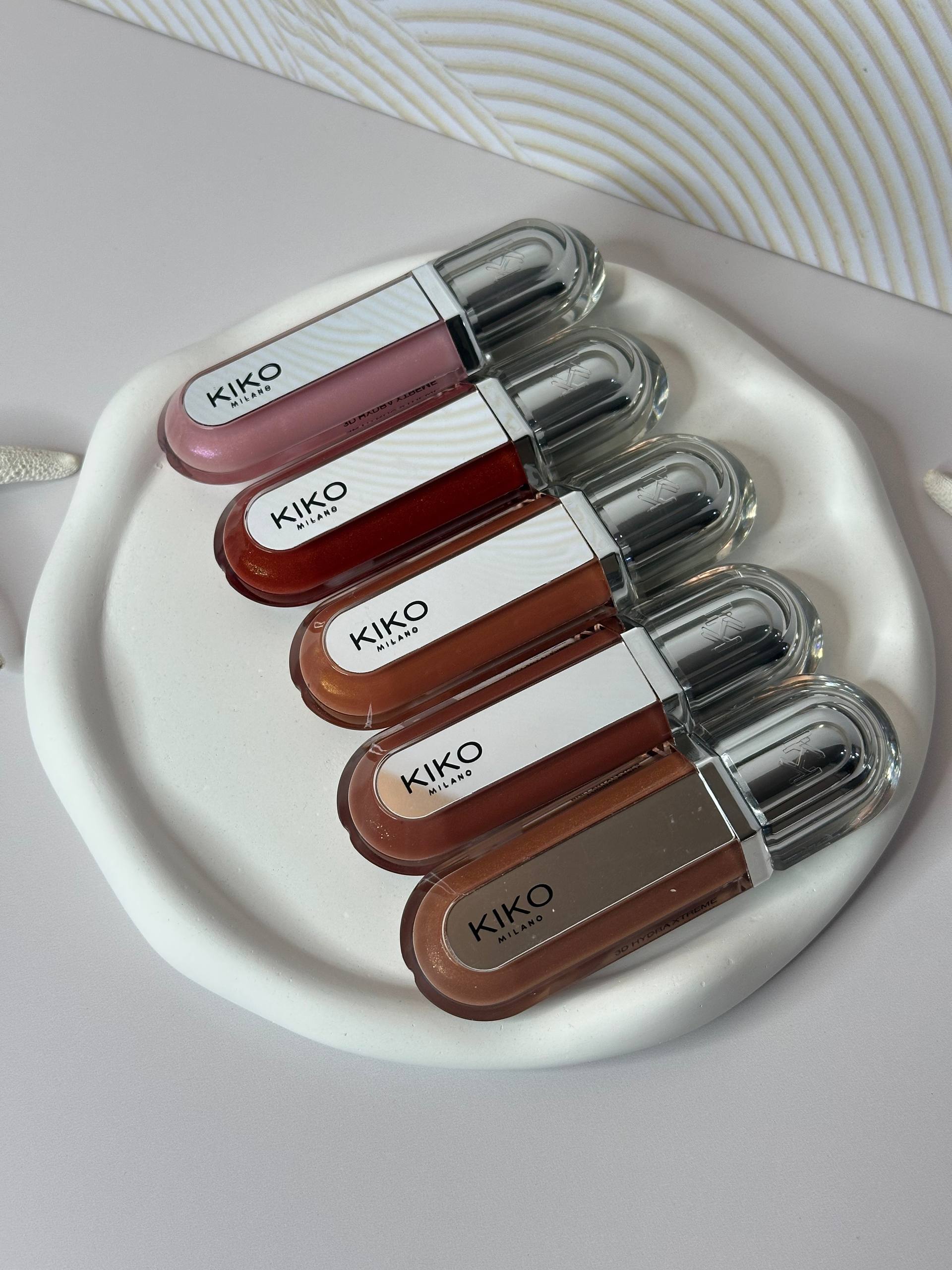 لیپ گلاس آینه‌ای کیکو مدل حجم دهنده Kiko lipgloss شاین دار