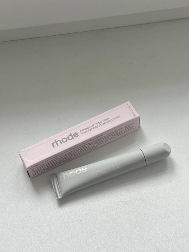 لیپ گلاس طرح رود Rhode Lipgloss