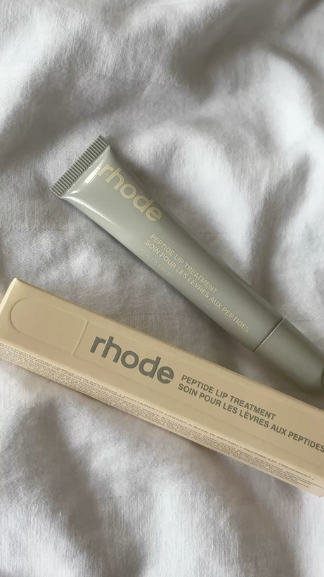 لیپ گلاس طرح رود Rhode Lipgloss